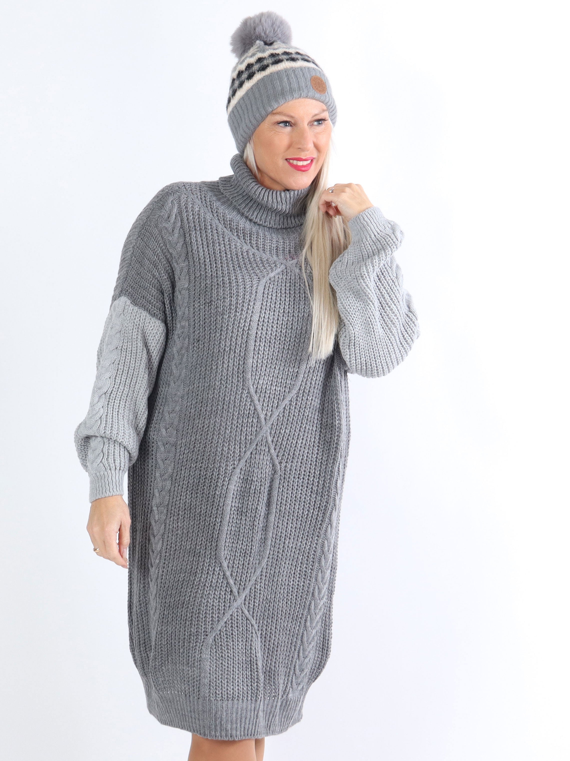 Tenna - Tvåfärgad plus size-klänning i kabelstickning